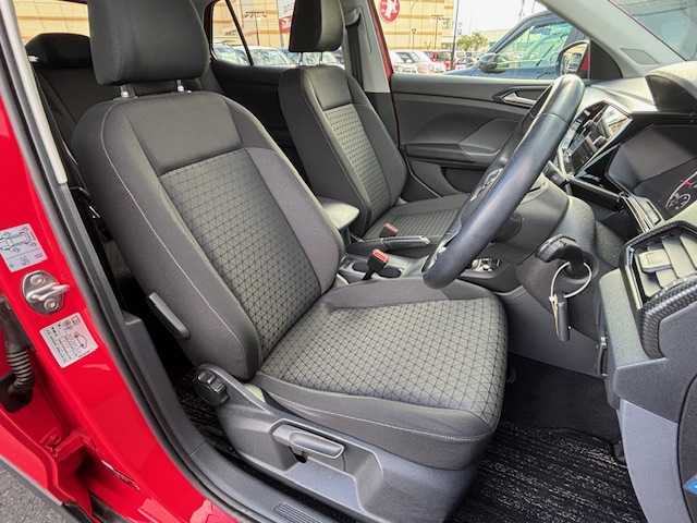 フォルクスワーゲン Ｔ－クロス TSI 1st 宮城県 2020(令2)年 4.8万km 赤 登録時走行距離47160km/純正SDナビ/CD/DVD/Bluetooth/レーンキープ/追従クルーズコントロール/置くだけ充電/ETC/バックカメラ/ステアリングリモコン/アイドリングストップ/コーナーセンサー/LEDヘッドライト/電動格納ミラー/衝突軽減ブレーキ/ルーフレール