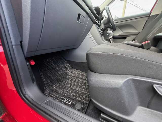 フォルクスワーゲン Ｔ－クロス TSI 1st 宮城県 2020(令2)年 4.8万km 赤 登録時走行距離47160km/純正SDナビ/CD/DVD/Bluetooth/レーンキープ/追従クルーズコントロール/置くだけ充電/ETC/バックカメラ/ステアリングリモコン/アイドリングストップ/コーナーセンサー/LEDヘッドライト/電動格納ミラー/衝突軽減ブレーキ/ルーフレール