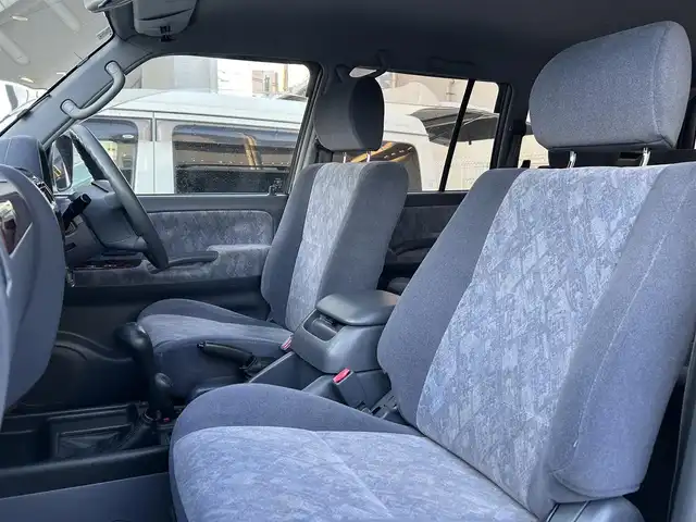 トヨタ ランドクルーザー プラド TX－LTD ワイド 福岡県 2001(平13)年 13.9万km ホワイト/シルバーM 社外ナビ【カロッツェリア　AVIC-MRZ09】　/　フルセグＴＶ・Ｂｌｕｅｔｏｏｔｈ・ラジオ・ＣＤ　/3列シート/背面タイヤ/ドアバイザー/純正フロアマット　/電動パワーアンテナ　/ルーフレール　/純正アルミホイール　/パワーステアリング　/パワーウィンドウ/リモコンキー/スペアキー2本/運転席・助手席エアバッグ/取扱説明書