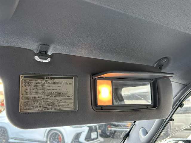 トヨタ ランドクルーザー プラド TX－LTD ワイド 福岡県 2001(平13)年 13.9万km ホワイト/シルバーM 社外ナビ【カロッツェリア　AVIC-MRZ09】　/　フルセグＴＶ・Ｂｌｕｅｔｏｏｔｈ・ラジオ・ＣＤ　/3列シート/背面タイヤ/ドアバイザー/純正フロアマット　/電動パワーアンテナ　/ルーフレール　/純正アルミホイール　/パワーステアリング　/パワーウィンドウ/リモコンキー/スペアキー2本/運転席・助手席エアバッグ/取扱説明書