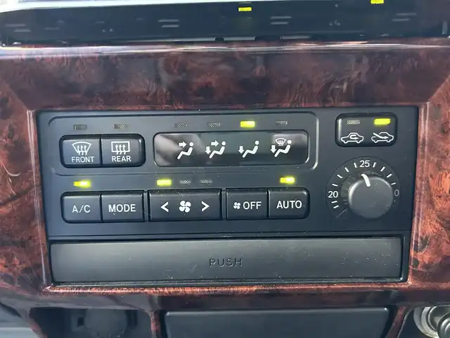 トヨタ ランドクルーザー プラド TX－LTD ワイド 福岡県 2001(平13)年 13.9万km ホワイト/シルバーM 社外ナビ【カロッツェリア　AVIC-MRZ09】　/　フルセグＴＶ・Ｂｌｕｅｔｏｏｔｈ・ラジオ・ＣＤ　/3列シート/背面タイヤ/ドアバイザー/純正フロアマット　/電動パワーアンテナ　/ルーフレール　/純正アルミホイール　/パワーステアリング　/パワーウィンドウ/リモコンキー/スペアキー2本/運転席・助手席エアバッグ/取扱説明書