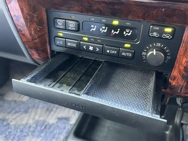 トヨタ ランドクルーザー プラド TX－LTD ワイド 福岡県 2001(平13)年 13.9万km ホワイト/シルバーM 社外ナビ【カロッツェリア　AVIC-MRZ09】　/　フルセグＴＶ・Ｂｌｕｅｔｏｏｔｈ・ラジオ・ＣＤ　/3列シート/背面タイヤ/ドアバイザー/純正フロアマット　/電動パワーアンテナ　/ルーフレール　/純正アルミホイール　/パワーステアリング　/パワーウィンドウ/リモコンキー/スペアキー2本/運転席・助手席エアバッグ/取扱説明書