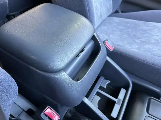 トヨタ ランドクルーザー プラド TX－LTD ワイド 福岡県 2001(平13)年 13.9万km ホワイト/シルバーM 社外ナビ【カロッツェリア　AVIC-MRZ09】　/　フルセグＴＶ・Ｂｌｕｅｔｏｏｔｈ・ラジオ・ＣＤ　/3列シート/背面タイヤ/ドアバイザー/純正フロアマット　/電動パワーアンテナ　/ルーフレール　/純正アルミホイール　/パワーステアリング　/パワーウィンドウ/リモコンキー/スペアキー2本/運転席・助手席エアバッグ/取扱説明書