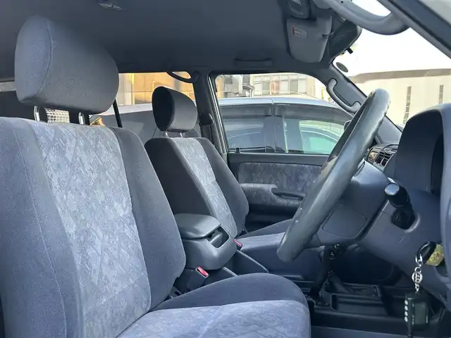 トヨタ ランドクルーザー プラド TX－LTD ワイド 福岡県 2001(平13)年 13.9万km ホワイト/シルバーM 社外ナビ【カロッツェリア　AVIC-MRZ09】　/　フルセグＴＶ・Ｂｌｕｅｔｏｏｔｈ・ラジオ・ＣＤ　/3列シート/背面タイヤ/ドアバイザー/純正フロアマット　/電動パワーアンテナ　/ルーフレール　/純正アルミホイール　/パワーステアリング　/パワーウィンドウ/リモコンキー/スペアキー2本/運転席・助手席エアバッグ/取扱説明書