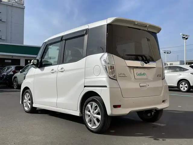 日産 デイズ ルークス ハイウェイスター Xターボ 東京都 2019(平31)年 4.4万km ホワイトパール 純正ナビ/フルセグTV/アラウンドビューモニター/エマージェンシーブレーキ/車線逸脱警報/オートハイビーム/パワースライドドア/障害物センサー/ETC/ドライブレコーダー/LEDヘッドライト/純正14インチAW/アイドリングストップ/ステアリングスイッチ