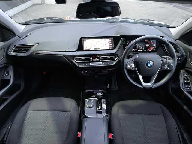 ＢＭＷ １１８ｄ プレイ エディションジョイ+ 山梨県 2021(令3)年 4.7万km サファイアブラックP ワンオーナー/AppleCarPlay/純正HDDナビ/バックカメラ/ドライビングアシスト/・レーンディパーチャーウォーニング/・レーンチェンジウォーニング/・前車接近警告機能/・衝突回避/被害軽減ブレーキ/・後車衝突警告機能/・クロストラフィックウォーニング（リア）/・トラフィックサインアシスト/ビルトインETC（ミラー一体型）/前後ドライブレコーダー/D席パワーシート/置くだけ充電/横滑り防止機能/ブラインドスポットモニター/LEDライト/アクティブクルーズコントロール/スマートキー2個/プッシュスタート