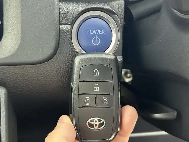 トヨタ シエンタ ハイブリッド Z 群馬県 2023(令5)年 4.9万km ホワイトパールクリスタルシャイン 10.5インチディスプレイオーディオplus/・バックカメラ/Miracast/USB/Bluetooth/フルセグTV/CD/DVDデッキ/アクセサリーコンセント（AC100V）/＝＝＝＝＝＝＝＝＝＝＝＝＝＝＝＝＝＝＝/トヨタセーフティセンス/・プリクラッシュセーフティ/・レーントレーシングアシスト/・レーンディパーチャーアラート/・レーダークルーズコントロール（全車追従機能付）/・アダブティブハイビーム/・オートマチックハイビーム/・ロードサインアシスト/・ドライバー異常時対応システム/・プロアクティブドライビングアシスト/・発進遅れ告知機能/両側パワースライドドア/純正ドライブレコーダー/ビルトインETC/ステアリングスイッチ/純正マット