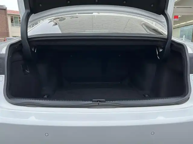 レクサス ＩＳ 300h Fスポーツ 福岡県 2013(平25)年 13万km ホワイトノーヴァガラスフレーク メーカーHDDナビ/　(AM/FM/CD/DVD/AUX/Bluetooth/フルセグTV)/バックカメラ/レクサスセーフティーセンス/・車両接近通報一時停止/・横滑り防止装置/・クリアランスソナー/・ブラインドスポットモニター/・プリクラッシュセーフティーシステム/レーダークルーズコントロール/オートライト/赤色レザーシート/パワーシート（D/N）/シートヒーター（D/N）/エアーシート（D/N）/ステアリングヒーター/シートポジションメモリー/nanoe付エアコン/ビルトインETC/パドルシフト/電格ウインカーミラー/純正フロアマット/純正18インチアルミホイール/プッシュスタート/盗難防止装置/ISOFIX/電源ソケット×1/USB端子×2/カードキー×1/スペアキー×1/ナビ取扱説明書/保証書/取扱説明書