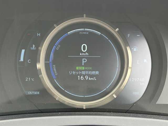 レクサス ＩＳ 300h Fスポーツ 福岡県 2013(平25)年 13万km ホワイトノーヴァガラスフレーク メーカーHDDナビ/　(AM/FM/CD/DVD/AUX/Bluetooth/フルセグTV)/バックカメラ/レクサスセーフティーセンス/・車両接近通報一時停止/・横滑り防止装置/・クリアランスソナー/・ブラインドスポットモニター/・プリクラッシュセーフティーシステム/レーダークルーズコントロール/オートライト/赤色レザーシート/パワーシート（D/N）/シートヒーター（D/N）/エアーシート（D/N）/ステアリングヒーター/シートポジションメモリー/nanoe付エアコン/ビルトインETC/パドルシフト/電格ウインカーミラー/純正フロアマット/純正18インチアルミホイール/プッシュスタート/盗難防止装置/ISOFIX/電源ソケット×1/USB端子×2/カードキー×1/スペアキー×1/ナビ取扱説明書/保証書/取扱説明書