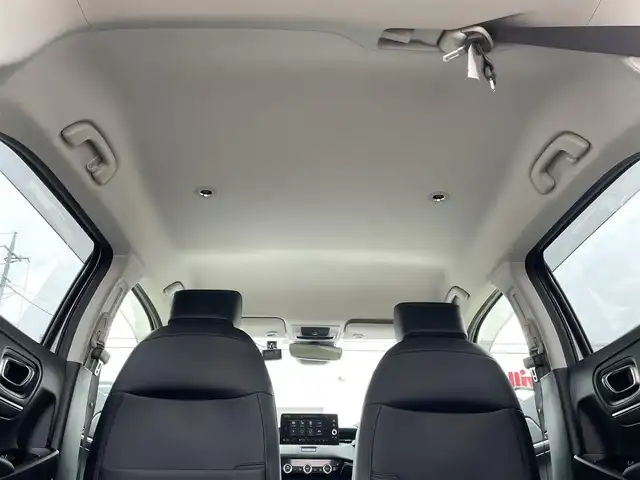 ホンダ ヴェゼル ハイブリッド e:HEV Z 群馬県 2022(令4)年 0.8万km プラチナホワイトパール 純正9インチナビ/フルセグTV・Bluetooth・USB・FM・AM/純正フルエアロ/追従走行クルーズコントロール/電動リアゲート/ハーフレザー/シートヒーター/ハンドルヒーター/前後ドライブレコーダー/ワイヤレス充電/USB（D/N席）/純正AW/ドアバイザー/純正フロアマット/ダウンヒルアシストコントロール