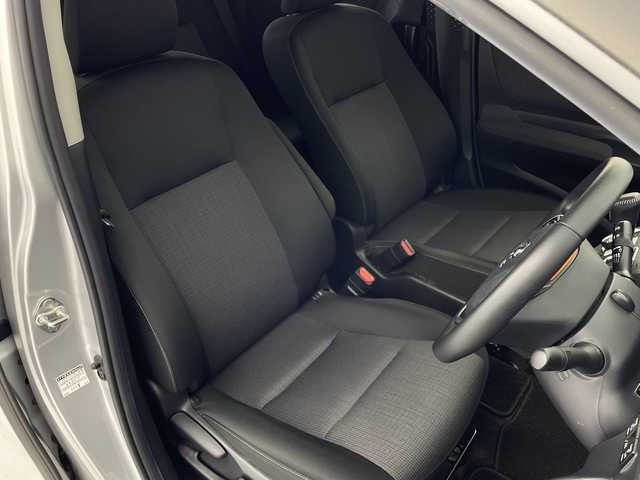 トヨタ シエンタ ファンベースG 愛知県 2018(平30)年 1.2万km シルバーM 純正ナビ/・Bluetooth/・CD/DVD/・フルセグテレビ/パノラミックビューモニター/両側パワースライドドア/衝突軽減ブレーキ/オートライト/前方ドライブレコーダー/エンジンスタートボタン/ビルトインＥＴＣ