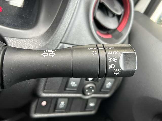 日産 ノート e－パワー ニスモ 静岡県 2019(令1)年 7.2万km ブリリアントホワイトパール 安全装備/・エマージェンシーブレーキ　/・レーンキープアシスト　/・コーナーセンサー　/純正ナビ/フルセグTV/CD/DVD/Bluetooth/ラジオ/主要装備/・全方位カメラ　/・追従クルコン/・ＥＴＣ　/・デジタルインナーミラー　/・ドライブレコーダー　/・ＬＥＤヘッドライト/・フォグランプ　/・プッシュスタート/・純正マット