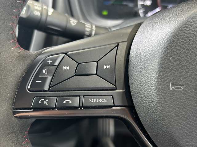 日産 ノート e－パワー ニスモ 静岡県 2019(令1)年 7.2万km ブリリアントホワイトパール 安全装備/・エマージェンシーブレーキ　/・レーンキープアシスト　/・コーナーセンサー　/純正ナビ/フルセグTV/CD/DVD/Bluetooth/ラジオ/主要装備/・全方位カメラ　/・追従クルコン/・ＥＴＣ　/・デジタルインナーミラー　/・ドライブレコーダー　/・ＬＥＤヘッドライト/・フォグランプ　/・プッシュスタート/・純正マット