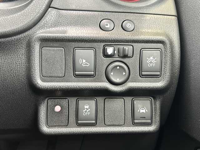 日産 ノート e－パワー ニスモ 静岡県 2019(令1)年 7.2万km ブリリアントホワイトパール 安全装備/・エマージェンシーブレーキ　/・レーンキープアシスト　/・コーナーセンサー　/純正ナビ/フルセグTV/CD/DVD/Bluetooth/ラジオ/主要装備/・全方位カメラ　/・追従クルコン/・ＥＴＣ　/・デジタルインナーミラー　/・ドライブレコーダー　/・ＬＥＤヘッドライト/・フォグランプ　/・プッシュスタート/・純正マット