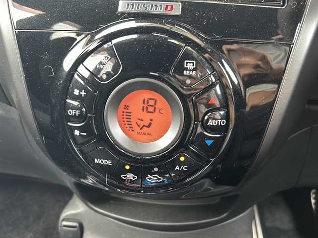 日産 ノート e－パワー ニスモ 静岡県 2019(令1)年 7.2万km ブリリアントホワイトパール 安全装備/・エマージェンシーブレーキ　/・レーンキープアシスト　/・コーナーセンサー　/純正ナビ/フルセグTV/CD/DVD/Bluetooth/ラジオ/主要装備/・全方位カメラ　/・追従クルコン/・ＥＴＣ　/・デジタルインナーミラー　/・ドライブレコーダー　/・ＬＥＤヘッドライト/・フォグランプ　/・プッシュスタート/・純正マット