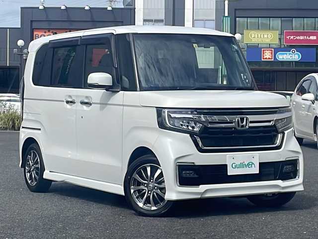 ホンダ Ｎ ＢＯＸ カスタム L 千葉県 2022(令4)年 5.4万km プラチナホワイトパール 社外メモリナビ【CN-HE01D】/フルセグTV/DVD/CD/Bluetooth接続/バックカメラ/片側パワースライドドア/USBポート×2/前方ドライブレコーダー【SN-ST5600d】/衝突軽減ブレーキ/車線逸脱警報/クリアランスソナー/レーンキーピングアシストシステム/アダプティブクルーズコントロール/リアロールサンシェード/パーソナルテーブル/ブレーキホールド/LEDヘッドライト/純正ラバーフロアマット/ドアバイザー/エンジンプッシュスタート/スマートキー/スペアキー