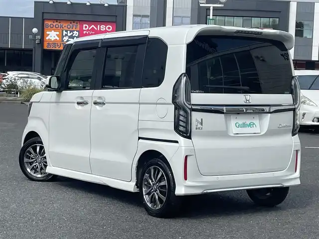ホンダ Ｎ ＢＯＸ カスタム L 千葉県 2022(令4)年 5.4万km プラチナホワイトパール 社外メモリナビ【CN-HE01D】/フルセグTV/DVD/CD/Bluetooth接続/バックカメラ/片側パワースライドドア/USBポート×2/前方ドライブレコーダー【SN-ST5600d】/衝突軽減ブレーキ/車線逸脱警報/クリアランスソナー/レーンキーピングアシストシステム/アダプティブクルーズコントロール/リアロールサンシェード/パーソナルテーブル/ブレーキホールド/LEDヘッドライト/純正ラバーフロアマット/ドアバイザー/エンジンプッシュスタート/スマートキー/スペアキー