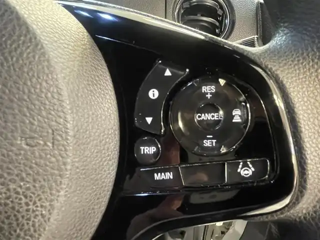 ホンダ Ｎ ＢＯＸ カスタム L 千葉県 2022(令4)年 5.4万km プラチナホワイトパール 社外メモリナビ【CN-HE01D】/フルセグTV/DVD/CD/Bluetooth接続/バックカメラ/片側パワースライドドア/USBポート×2/前方ドライブレコーダー【SN-ST5600d】/衝突軽減ブレーキ/車線逸脱警報/クリアランスソナー/レーンキーピングアシストシステム/アダプティブクルーズコントロール/リアロールサンシェード/パーソナルテーブル/ブレーキホールド/LEDヘッドライト/純正ラバーフロアマット/ドアバイザー/エンジンプッシュスタート/スマートキー/スペアキー