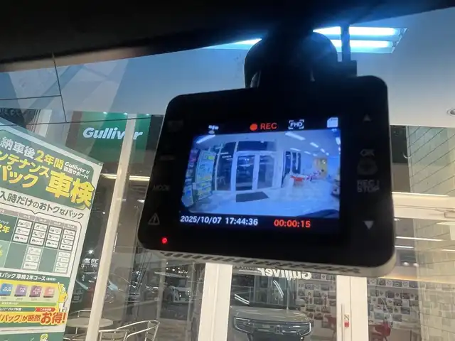ホンダ Ｎ ＢＯＸ カスタム L 千葉県 2022(令4)年 5.4万km プラチナホワイトパール 社外メモリナビ【CN-HE01D】/フルセグTV/DVD/CD/Bluetooth接続/バックカメラ/片側パワースライドドア/USBポート×2/前方ドライブレコーダー【SN-ST5600d】/衝突軽減ブレーキ/車線逸脱警報/クリアランスソナー/レーンキーピングアシストシステム/アダプティブクルーズコントロール/リアロールサンシェード/パーソナルテーブル/ブレーキホールド/LEDヘッドライト/純正ラバーフロアマット/ドアバイザー/エンジンプッシュスタート/スマートキー/スペアキー