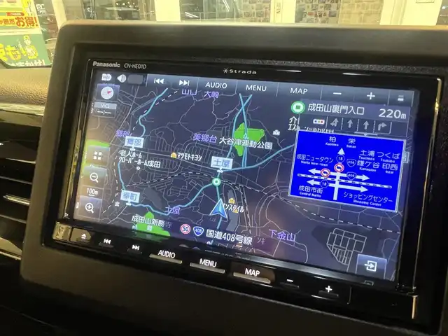 ホンダ Ｎ ＢＯＸ カスタム L 千葉県 2022(令4)年 5.4万km プラチナホワイトパール 社外メモリナビ【CN-HE01D】/フルセグTV/DVD/CD/Bluetooth接続/バックカメラ/片側パワースライドドア/USBポート×2/前方ドライブレコーダー【SN-ST5600d】/衝突軽減ブレーキ/車線逸脱警報/クリアランスソナー/レーンキーピングアシストシステム/アダプティブクルーズコントロール/リアロールサンシェード/パーソナルテーブル/ブレーキホールド/LEDヘッドライト/純正ラバーフロアマット/ドアバイザー/エンジンプッシュスタート/スマートキー/スペアキー