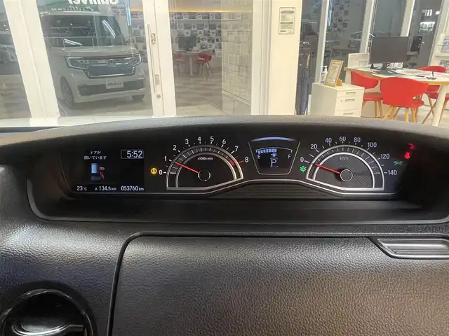 ホンダ Ｎ ＢＯＸ カスタム L 千葉県 2022(令4)年 5.4万km プラチナホワイトパール 社外メモリナビ【CN-HE01D】/フルセグTV/DVD/CD/Bluetooth接続/バックカメラ/片側パワースライドドア/USBポート×2/前方ドライブレコーダー【SN-ST5600d】/衝突軽減ブレーキ/車線逸脱警報/クリアランスソナー/レーンキーピングアシストシステム/アダプティブクルーズコントロール/リアロールサンシェード/パーソナルテーブル/ブレーキホールド/LEDヘッドライト/純正ラバーフロアマット/ドアバイザー/エンジンプッシュスタート/スマートキー/スペアキー