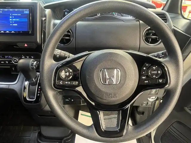ホンダ Ｎ ＢＯＸ カスタム L 千葉県 2022(令4)年 5.4万km プラチナホワイトパール 社外メモリナビ【CN-HE01D】/フルセグTV/DVD/CD/Bluetooth接続/バックカメラ/片側パワースライドドア/USBポート×2/前方ドライブレコーダー【SN-ST5600d】/衝突軽減ブレーキ/車線逸脱警報/クリアランスソナー/レーンキーピングアシストシステム/アダプティブクルーズコントロール/リアロールサンシェード/パーソナルテーブル/ブレーキホールド/LEDヘッドライト/純正ラバーフロアマット/ドアバイザー/エンジンプッシュスタート/スマートキー/スペアキー