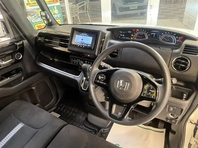 ホンダ Ｎ ＢＯＸ カスタム L 千葉県 2022(令4)年 5.4万km プラチナホワイトパール 社外メモリナビ【CN-HE01D】/フルセグTV/DVD/CD/Bluetooth接続/バックカメラ/片側パワースライドドア/USBポート×2/前方ドライブレコーダー【SN-ST5600d】/衝突軽減ブレーキ/車線逸脱警報/クリアランスソナー/レーンキーピングアシストシステム/アダプティブクルーズコントロール/リアロールサンシェード/パーソナルテーブル/ブレーキホールド/LEDヘッドライト/純正ラバーフロアマット/ドアバイザー/エンジンプッシュスタート/スマートキー/スペアキー