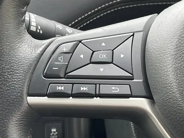 日産 セレナ ハイウェイスター Vセレクション 愛知県 2017(平29)年 7.3万km マルーンレッド 2トーン メーカーナビ　/ＤＴＶ　/ＢＴ　/ＣＤ／ＤＶＤ　/ＵＳＢ　/後席モニター　/全周囲アラウンドビューモニター　/両側パワースライドドア　/衝突軽減ブレーキ　/Ｆドラレコ　/純正フロアマット　/ＥＴＣ　/ステアリングスイッチ