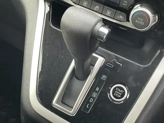 日産 セレナ ハイウェイスター Vセレクション 愛知県 2017(平29)年 7.3万km マルーンレッド 2トーン メーカーナビ　/ＤＴＶ　/ＢＴ　/ＣＤ／ＤＶＤ　/ＵＳＢ　/後席モニター　/全周囲アラウンドビューモニター　/両側パワースライドドア　/衝突軽減ブレーキ　/Ｆドラレコ　/純正フロアマット　/ＥＴＣ　/ステアリングスイッチ