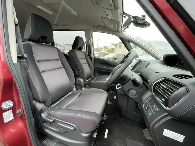日産 セレナ ハイウェイスター Vセレクション 愛知県 2017(平29)年 7.3万km マルーンレッド 2トーン メーカーナビ　/ＤＴＶ　/ＢＴ　/ＣＤ／ＤＶＤ　/ＵＳＢ　/後席モニター　/全周囲アラウンドビューモニター　/両側パワースライドドア　/衝突軽減ブレーキ　/Ｆドラレコ　/純正フロアマット　/ＥＴＣ　/ステアリングスイッチ