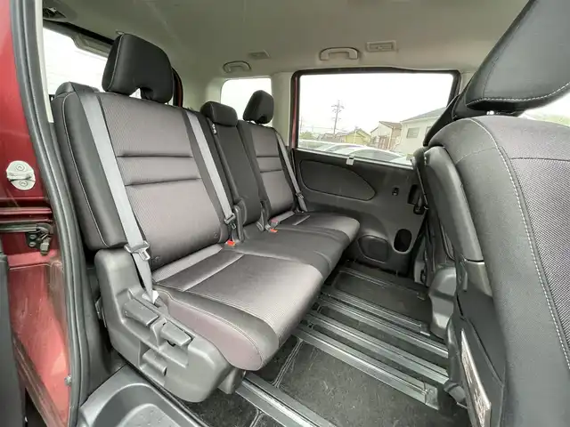 日産 セレナ ハイウェイスター Vセレクション 愛知県 2017(平29)年 7.3万km マルーンレッド 2トーン メーカーナビ　/ＤＴＶ　/ＢＴ　/ＣＤ／ＤＶＤ　/ＵＳＢ　/後席モニター　/全周囲アラウンドビューモニター　/両側パワースライドドア　/衝突軽減ブレーキ　/Ｆドラレコ　/純正フロアマット　/ＥＴＣ　/ステアリングスイッチ