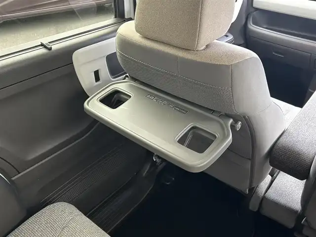 ホンダ Ｎ ＢＯＸ L 愛媛県 2023(令5)年 1.1万km プラチナホワイトパール Strada7型ナビ(BT/フルセグTV)/バックカメラ/片側電動スライドドア/ホンダセンシング/アダプティブクルーズコントロール/バックソナー/前後ドライブレコーダー/前席シートヒーター/LEDヘッドライト/オートライト/オートマチックハイビーム/アイドリングストップ/電動パーキングブレーキ/ステアリングリモコン/電格ミラー/後席サンシェイド/シガーソケット/純正ホイールキャップ/現状サマー(鉄)(155/65/R14)/DUNLOP ENASAVE EC300