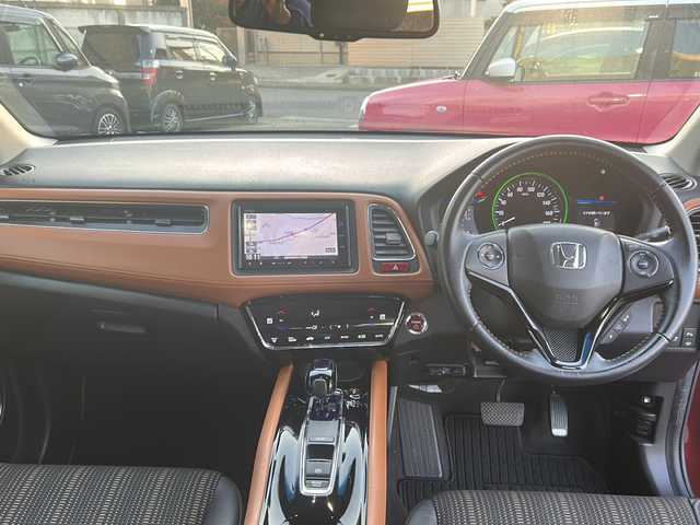 ホンダ ヴェゼル ハイブリッド Z 長野県 2014(平26)年 10.4万km プレミアムディープロッソパール (株)IDOMが運営する【じしゃロン長野店】の自社ローン専用車両になります。こちらは現金またはオートローンご利用時の価格です。自社ローンご希望の方は別途その旨お申付け下さい/純正ナビ/Bluetooth/バックカメラ/フルセグテレビ/ETC/シートヒーター/純正ホイール