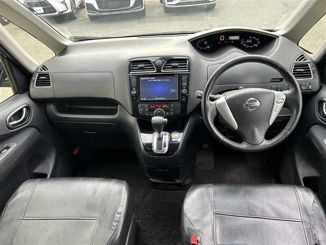 日産 セレナ ハイウェイS S HV Aセーフ 福岡県 2014(平26)年 9.8万km ダイヤモンドブラック 衝突軽減ブレーキ/クルーズコントロール/純正HDDナビ/Bluetoothオーディオ/USB接続/アラウンドビューモニター/フルセグTV/ビルトインETC/後席モニター/前方ドライブレコーダー/両側パワースライドドア/純正フロアマット/純正アルミホイール/LEDヘッドライト/レーンキープアシスト