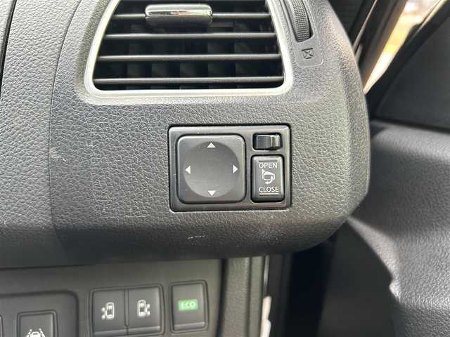 日産 セレナ ハイウェイS S HV Aセーフ 福岡県 2014(平26)年 9.8万km ダイヤモンドブラック 衝突軽減ブレーキ/クルーズコントロール/純正HDDナビ/Bluetoothオーディオ/USB接続/アラウンドビューモニター/フルセグTV/ビルトインETC/後席モニター/前方ドライブレコーダー/両側パワースライドドア/純正フロアマット/純正アルミホイール/LEDヘッドライト/レーンキープアシスト