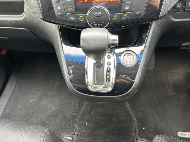 日産 セレナ ハイウェイS S HV Aセーフ 福岡県 2014(平26)年 9.8万km ダイヤモンドブラック 衝突軽減ブレーキ/クルーズコントロール/純正HDDナビ/Bluetoothオーディオ/USB接続/アラウンドビューモニター/フルセグTV/ビルトインETC/後席モニター/前方ドライブレコーダー/両側パワースライドドア/純正フロアマット/純正アルミホイール/LEDヘッドライト/レーンキープアシスト