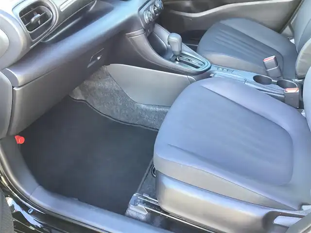 トヨタ ヤリス X 福島県 2022(令4)年 3.7万km ブラック  ト ヨ タ セ  ー フ テ  ィ セ ン ス/ 純 正 デ ィ ス プ レ イ オ ー デ ィ オ/ バ ッ ク カ メ ラ/ ブ ラ イ ン ド ス ポ ッ ト モ ニ タ ー/ ク リ ア ラ ン ス ソ ナ ー/ オ ー ト ラ イ ト/ 横 滑 り 防 止 / 電 動 格 納 ミ ラ ー/ 純 正 フ ロ ア マ ッ ト/ 取 扱 説 明 書