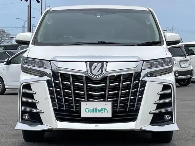 トヨタ アルファードハイブリット SR Cパッケージ 道央・札幌 2018(平30)年 10.4万km ホワイトパールクリスタルシャイン ４WD/TRDエアロ/JBLプレミアムサウンドシステム/純正ディーラーOPナビ/CD/DVD/BT/フルセグ/純正フリップダウンモニター/トヨタセーフティセンス/プリクラッシュセーフティ/横滑り防止装置/レーダークルーズコントロール/レーンキープアシスト/クリアランスソナー/ブラインドスポットモニター/パーキングサポートブレーキ/リアクロストラフィックアラート/ロードサインアシスト/アラウンドビューモニター/ビルトインETC2.0/ドライブレコーダー/デジタルインナーミラー/両側パワースライドドア/パワーバックドア/前席/２列目パワーシート/前席/２列目シートヒーター/前席エアシート/D席メモリーシート/N席/２列目オットマン/ステアリングリモコン/ハンドルヒーター/AC100V/電動パーキング/ブレーキホールド/プッシュスタート/スマートキー/LEDヘッドライト/オートライト/オートハイビーム/フォグランプ/電動格納ミラー/ウィンカーミラー/純正フロアマット/ドアバイザー/スペアキー/h粗衣社外AW付夏タイヤ積込/245/40/R20/2022年/山1mm