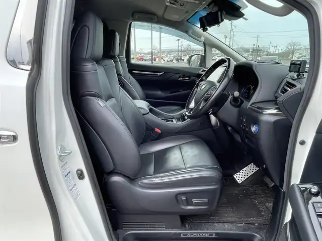 トヨタ アルファードハイブリット SR Cパッケージ 道央・札幌 2018(平30)年 10.4万km ホワイトパールクリスタルシャイン ４WD/TRDエアロ/JBLプレミアムサウンドシステム/純正ディーラーOPナビ/CD/DVD/BT/フルセグ/純正フリップダウンモニター/トヨタセーフティセンス/プリクラッシュセーフティ/横滑り防止装置/レーダークルーズコントロール/レーンキープアシスト/クリアランスソナー/ブラインドスポットモニター/パーキングサポートブレーキ/リアクロストラフィックアラート/ロードサインアシスト/アラウンドビューモニター/ビルトインETC2.0/ドライブレコーダー/デジタルインナーミラー/両側パワースライドドア/パワーバックドア/前席/２列目パワーシート/前席/２列目シートヒーター/前席エアシート/D席メモリーシート/N席/２列目オットマン/ステアリングリモコン/ハンドルヒーター/AC100V/電動パーキング/ブレーキホールド/プッシュスタート/スマートキー/LEDヘッドライト/オートライト/オートハイビーム/フォグランプ/電動格納ミラー/ウィンカーミラー/純正フロアマット/ドアバイザー/スペアキー/h粗衣社外AW付夏タイヤ積込/245/40/R20/2022年/山1mm