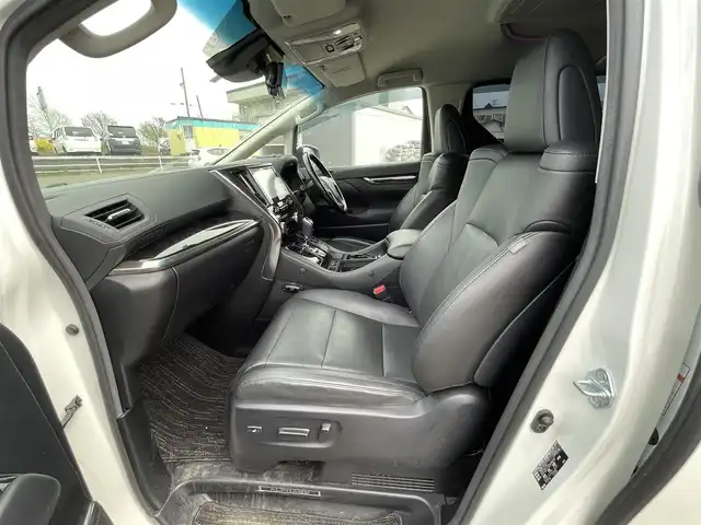 トヨタ アルファードハイブリット SR Cパッケージ 道央・札幌 2018(平30)年 10.4万km ホワイトパールクリスタルシャイン ４WD/TRDエアロ/JBLプレミアムサウンドシステム/純正ディーラーOPナビ/CD/DVD/BT/フルセグ/純正フリップダウンモニター/トヨタセーフティセンス/プリクラッシュセーフティ/横滑り防止装置/レーダークルーズコントロール/レーンキープアシスト/クリアランスソナー/ブラインドスポットモニター/パーキングサポートブレーキ/リアクロストラフィックアラート/ロードサインアシスト/アラウンドビューモニター/ビルトインETC2.0/ドライブレコーダー/デジタルインナーミラー/両側パワースライドドア/パワーバックドア/前席/２列目パワーシート/前席/２列目シートヒーター/前席エアシート/D席メモリーシート/N席/２列目オットマン/ステアリングリモコン/ハンドルヒーター/AC100V/電動パーキング/ブレーキホールド/プッシュスタート/スマートキー/LEDヘッドライト/オートライト/オートハイビーム/フォグランプ/電動格納ミラー/ウィンカーミラー/純正フロアマット/ドアバイザー/スペアキー/h粗衣社外AW付夏タイヤ積込/245/40/R20/2022年/山1mm