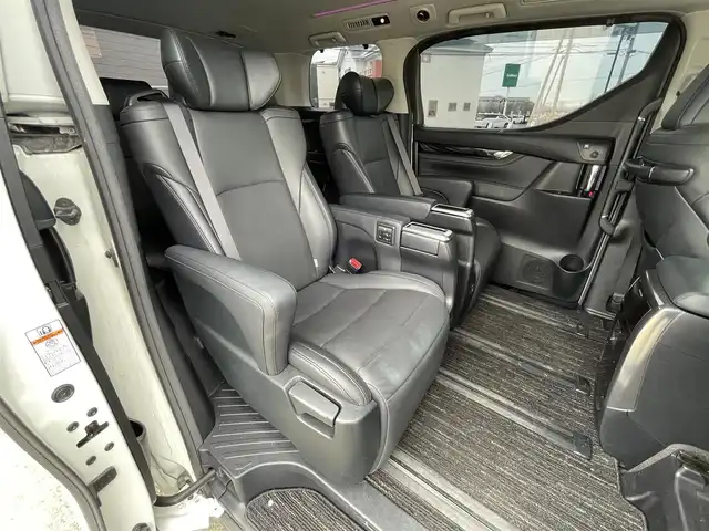 トヨタ アルファードハイブリット SR Cパッケージ 道央・札幌 2018(平30)年 10.4万km ホワイトパールクリスタルシャイン ４WD/TRDエアロ/JBLプレミアムサウンドシステム/純正ディーラーOPナビ/CD/DVD/BT/フルセグ/純正フリップダウンモニター/トヨタセーフティセンス/プリクラッシュセーフティ/横滑り防止装置/レーダークルーズコントロール/レーンキープアシスト/クリアランスソナー/ブラインドスポットモニター/パーキングサポートブレーキ/リアクロストラフィックアラート/ロードサインアシスト/アラウンドビューモニター/ビルトインETC2.0/ドライブレコーダー/デジタルインナーミラー/両側パワースライドドア/パワーバックドア/前席/２列目パワーシート/前席/２列目シートヒーター/前席エアシート/D席メモリーシート/N席/２列目オットマン/ステアリングリモコン/ハンドルヒーター/AC100V/電動パーキング/ブレーキホールド/プッシュスタート/スマートキー/LEDヘッドライト/オートライト/オートハイビーム/フォグランプ/電動格納ミラー/ウィンカーミラー/純正フロアマット/ドアバイザー/スペアキー/h粗衣社外AW付夏タイヤ積込/245/40/R20/2022年/山1mm