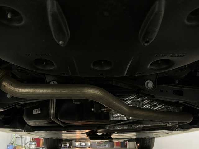トヨタ カムリ WS 愛知県 2019(平31)年 4.2万km アティチュードブラックマイカ/プラチナホワイトパールマイカ 禁煙車/純正9インチナビ/（CD/DVD/Bluetooth/フルセグTV/AM/FM)/バックカメラ/トヨタセーフティセンス/・プリクラッシュセーフティ/・レーンキープアシスト/・オートマチックハイビーム/・追従式クルーズコントロール/・誤発進抑制機能/ブラインドスポットモニター/ETC/パワーシート/ドライブレコーダー/パドルシフト/純正アルミホイール/純正フロアマット/社外レーダー/スマートキー/プッシュスタート