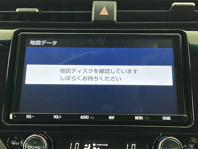 トヨタ カムリ WS 愛知県 2019(平31)年 4.2万km アティチュードブラックマイカ/プラチナホワイトパールマイカ 禁煙車/純正9インチナビ/（CD/DVD/Bluetooth/フルセグTV/AM/FM)/バックカメラ/トヨタセーフティセンス/・プリクラッシュセーフティ/・レーンキープアシスト/・オートマチックハイビーム/・追従式クルーズコントロール/・誤発進抑制機能/ブラインドスポットモニター/ETC/パワーシート/ドライブレコーダー/パドルシフト/純正アルミホイール/純正フロアマット/社外レーダー/スマートキー/プッシュスタート