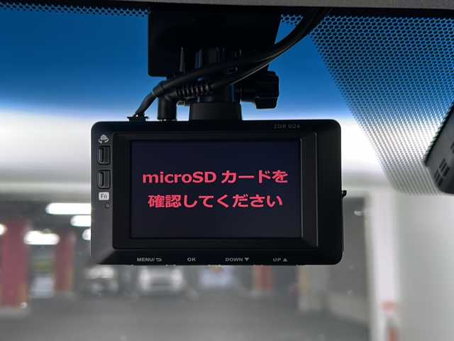 トヨタ カムリ WS 愛知県 2019(平31)年 4.2万km アティチュードブラックマイカ/プラチナホワイトパールマイカ 禁煙車/純正9インチナビ/（CD/DVD/Bluetooth/フルセグTV/AM/FM)/バックカメラ/トヨタセーフティセンス/・プリクラッシュセーフティ/・レーンキープアシスト/・オートマチックハイビーム/・追従式クルーズコントロール/・誤発進抑制機能/ブラインドスポットモニター/ETC/パワーシート/ドライブレコーダー/パドルシフト/純正アルミホイール/純正フロアマット/社外レーダー/スマートキー/プッシュスタート