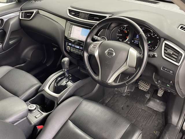 日産 エクストレイル 20Xt エマージェンシーブレーキ 鹿児島県 2016(平28)年 7.1万km ダイヤモンドブラック 純正SDナビ/(BT/CD/DVD/AM/FM/フルセグTV)/エマージェンシーブレーキ/バックカメラ/前席シートヒーター/純正後席フリップダウンモニター/パートアイム4WD/アイドリングストップ/前後コーナーセンサー/レーンキープアシスト/アイドリングストップ/ステアリングスイッチ/ダウンアシストコントロール/純正フロアマット/純正LEDヘッドライト/純正17インチアルミホイール/保証書/取扱説明書