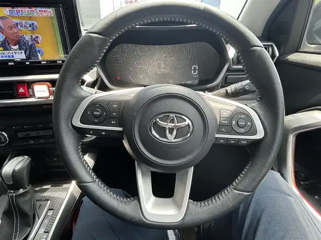 トヨタ ライズ Z 高知県 2020(令2)年 2.8万km シャイニングホワイトパール ワンオーナー/純正SDナビ/【CD/DVD/BT/フルセグTV】/バックカメラ/クルーズコントロール(追従走行有り)/衝突被害軽減ブレーキ(プリクラッシュセーフティ：PCS)/ブラインドスポットモニター(後側方車両検知警報：BSM)/横滑り防止/シートヒーター/コーナー、バックセンサー/ETC/オートライト/純正LEDライト/スマートキー/プッシュスタート/純正アルミホイール 17インチ/純正フロアマット/スペアキー×1【スマートキー】/新車時整備手帳（保証書）/取扱説明書/記録簿有