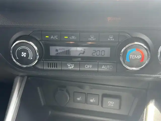 トヨタ ライズ Z 高知県 2020(令2)年 2.8万km シャイニングホワイトパール ワンオーナー/純正SDナビ/【CD/DVD/BT/フルセグTV】/バックカメラ/クルーズコントロール(追従走行有り)/衝突被害軽減ブレーキ(プリクラッシュセーフティ：PCS)/ブラインドスポットモニター(後側方車両検知警報：BSM)/横滑り防止/シートヒーター/コーナー、バックセンサー/ETC/オートライト/純正LEDライト/スマートキー/プッシュスタート/純正アルミホイール 17インチ/純正フロアマット/スペアキー×1【スマートキー】/新車時整備手帳（保証書）/取扱説明書/記録簿有