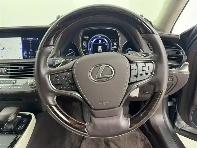 レクサス ＬＳ 500h バージョンL 愛知県 2017(平29)年 9.7万km マンガンラスター 純正12.3インチメモリナビ/（CD/DVD/BT/AUX/フルセグTV/SD)/全方位バックカメラ/白革シート/前席エアシート/前席シートヒーター/前席パワーシート/ステアリングヒーター/電動リアゲート/電動リアサンシェード/ドライブレコーダー/ETC2.0/レクサスセーフティシステム/・衝突被害軽減システム/・レーンキープアシスト/・クリアランスソナー/・ブラインドスポットモニター/・パーキングサポートブレーキ/・リアクロストラフィックアラート/・アダクティブクルーズコントロール/・ヘッドアップディスプレイ/純正フロアマット/純正20インチAW/純正ＬＥＤヘッドライト/ドアバイザー