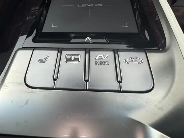 レクサス ＬＳ 500h バージョンL 愛知県 2017(平29)年 9.7万km マンガンラスター 純正12.3インチメモリナビ/（CD/DVD/BT/AUX/フルセグTV/SD)/全方位バックカメラ/白革シート/前席エアシート/前席シートヒーター/前席パワーシート/ステアリングヒーター/電動リアゲート/電動リアサンシェード/ドライブレコーダー/ETC2.0/レクサスセーフティシステム/・衝突被害軽減システム/・レーンキープアシスト/・クリアランスソナー/・ブラインドスポットモニター/・パーキングサポートブレーキ/・リアクロストラフィックアラート/・アダクティブクルーズコントロール/・ヘッドアップディスプレイ/純正フロアマット/純正20インチAW/純正ＬＥＤヘッドライト/ドアバイザー