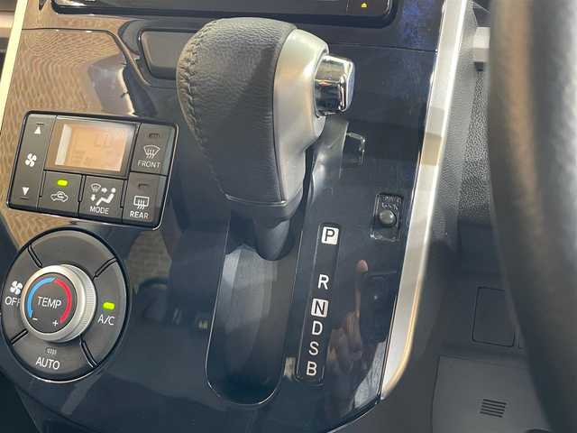 ダイハツ タント カスタム RS トップED SA Ⅲ 岩手県 2018(平30)年 1.7万km ブライトシルバーメタリック ４WD/両側パワースライドドア/アイドリングストップ/横滑り防止装置/寒冷地仕様/スマートアシスト３/ロールサンシェード/純正LEDヘッドライト/純正ディスプレイオーディオ/純正フロアマット/レーンアシスト/ベンチシート/バックドア